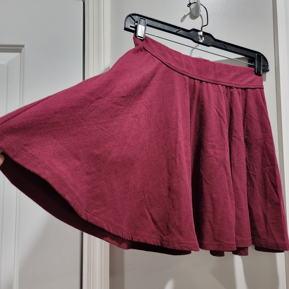 Hollister Elastic Band Pull Up Skater Skirt - Picture 4 of 8